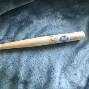 Signed Mets mini bat.